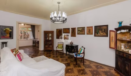 Casa térrea de 167m2, jardim, hall de entrada, living amplo, 3 dormitórios