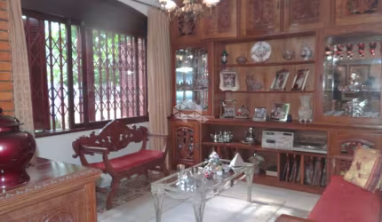 CASA COM PATIO ESPETACULAR