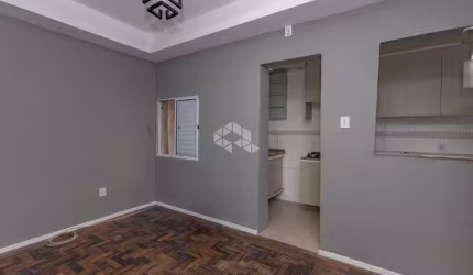 Apartamento 2 dormitórios com sacada no Centro Histórico.