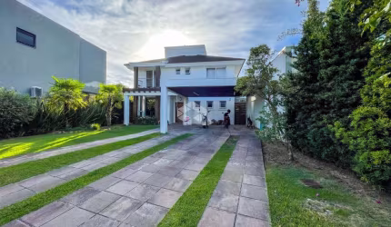 Casa com 3 dormitórios sendo 3 suítes no condomínio Terra Ville, em Porto Alegre