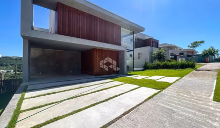 Casa em Condominio com 4 dormitório(s), 402 m² no bairro Alphaville em Porto Alegre