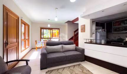 Linda casa em condomínio bairro Guarujá.