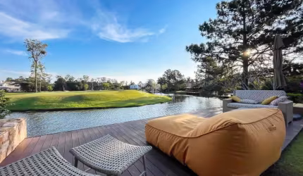 Casa no condomínio Terra Ville, fundos lago com 4 dormitórios e 533M² em Porto Alegre