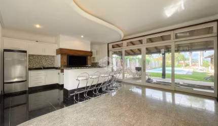 Casa 3 suítes no condomínio Knorr