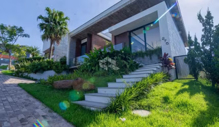 Casa Moderna com Piscina e 3 Suítes no Alphaville Porto Alegre