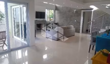Casa de 4 dormitórios no bairro Ipanema Zona Sul de Poa