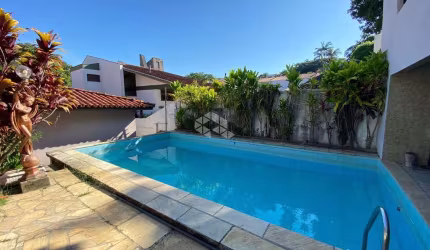 Casa térrea com 3 quartos/dormitórios sendo 1 suíte no bairro Jardim Isabel