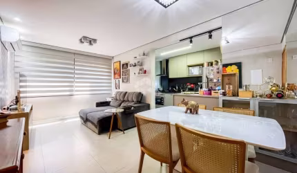 Apartamento de 2 dormitórios, com churrasqueira, sendo 1 suíte no bairro Camaquã em Porto Alegre