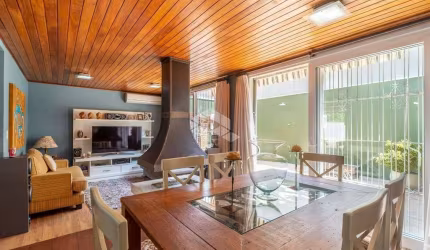 Casa com 159,46m², próximo ao calçadão de Ipanema com 3 dormitórios, 1 suíte master