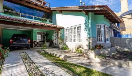 Casa a venda no Imperial Park com 407 m², 3 dormitórios, 2 suíte e garagem para 3 vagas