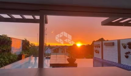 CASA COM 4 SUÍTES, PISCINA COM BORDA INFINITA E VISTA PARA O GUAÍBA, NO BAIRRO IPANEMA, ZONA SUL DE PORTO ALEGRE