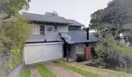 Casa 3 dormitórios, piscina localizada na Zona Sul - Imperial Park