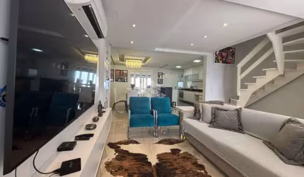 Casa sobrado, 3 quartos, 1 suite, 3 banheiros, 3 vagas e piscina em Ipanema