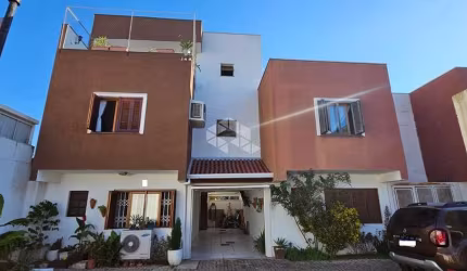 Casa em Condomínio 3 Dormitórios 2 vagas no Bairro Tristeza