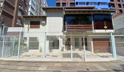 Casa de 3 dormitórios a metros do Hospital Mãe de Deus e do Zaffari da Getúlio Vargas