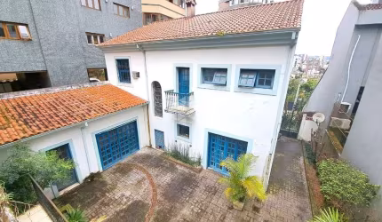 Casa em estilo colonial à venda no Bairro Bela Vista em Porto Alegre