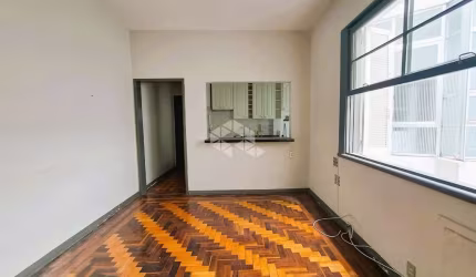 Apartamento de 3 dormitórios de frente com sacada a metros do Parque da Redenção