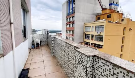 Apartamento de 2 dormitórios com sacada e vista para o Guaíba no Centro Histórico