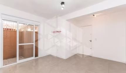 Apartamento térreo com dois pátios no bairro Cidade Baixa a metros da UFRGS