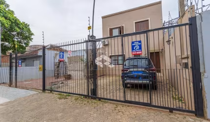 Casa de 5 domitórios, 5 banheiros, com churrasqueira , pátro em terreno de 436 m2 no Navegnates