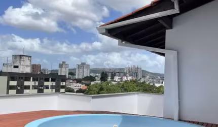 Cobertura com 3 dormitórios  sendo 01 suite e 1 vaga de garagem  no bairro Cristo Redentor
