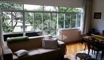 Excelente Apartamento clássico de 3 dormitórios com garagem a venda no centro histórico