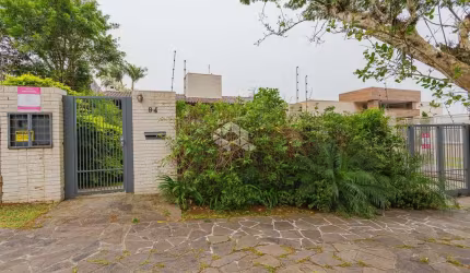 casa para familia toda nos 3 figueiras,  uma quadra do colégio Farroupilha