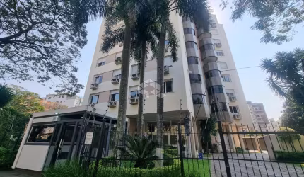Excelente apartamento com dois dormitórios, living com dois ambientes, sacada com churrasqueira e vaga coberta
