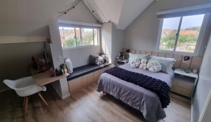 Excelente Casa em Condomínio com 4 dormitórios, sendo 2 suítes, 157 m² privativos,  lavabo, pátio e 2 vagas
