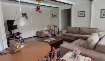 Vendo Casa Térrea 200m² 4 Dormitórios 1 Suíte 3 Vagas em Embu Das Artes - SP