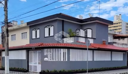 Vendo Casa Sobrado 135m² 4 Dormitórios 1 Suíte 4 Vagas Ocian Praia Grande - SP