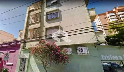 Apartamento 1 dormitorio terreo desocupado com 58 metros privativos.