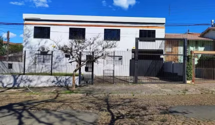 Pavilhão estruturado servindo para ter sua empresa e tambem sua moradia.