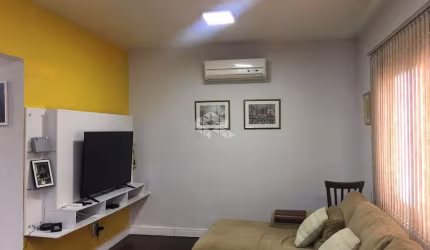Apartamento 2 dormitórios semimobiliado com 71m² na Av.Prof. Oscar Pereira.