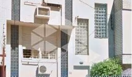 predio inteiro de 3 andares com 2 Apartamentos e 3 vagas de garagem.