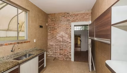 Apartamento 3 dormitorios terreo frente com suite, 2 vagas de garagem.