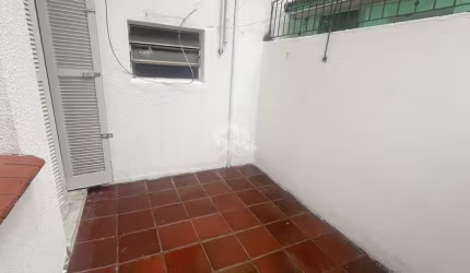 Apartamento JK, reformado, no bairro Bom Fim, junto a Redenção
