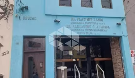 Prédio comercial  próximo a Praça Silvio Romero