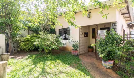 Crédito Real vende.Casa com 2 dormitórios em terreno com 435m² no bairro Chácara das Pedras.