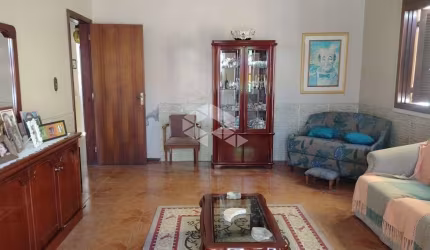 Casa a venda no bairro cavalhada, terreno de 12,50 x 25