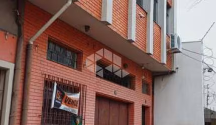 Prédio residencial e comercial de dois pisos com área de 410m² privativos e localizado próximo ao Supermercado Zaffari Ipiranga.