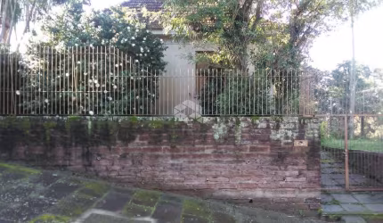 Terreno em Hamburgo Velho/NH, com casa antiga e necessita reforma.