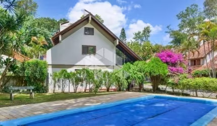 Casa sobrado no Condomínio Santa Mônica em Ipanema de 5 dormitórios.