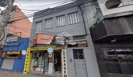 Crédito Real Petrópolis Vende! Prédio residencial e comercial com 06 apartamentos, todos locados e 01 loja comercial no térreo locada.