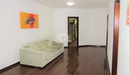 Casa Tradicional Disponível para Venda - Jardim São Pedro, Porto Alegre