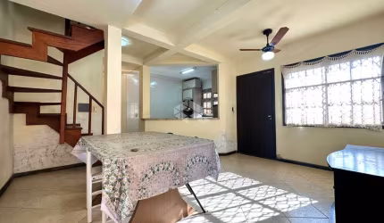 Casa com vista para o Guaíba - 3 dormitórios com possibilidade de 4 dormitórios + garagem.
