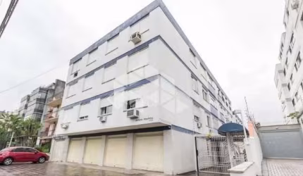 Apartamento no Petrópolis em Porto Alegre, de 3 dormitórios, dependência e vaga