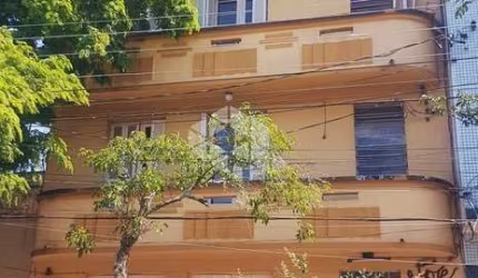 Apto com 105m2, de 3 dorm. na Cidade Baixa.