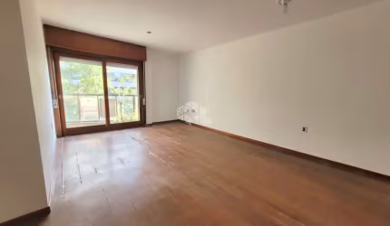 IMÓVEL DE GRANDE POTENCIAL!!!!  Baixou o valor!!Excelente Apartamento de 3 dormitórios, 2 vagas no Menino Deus.
