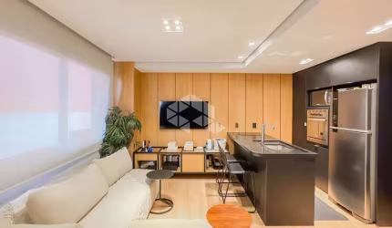 STUDIO CIDADA BAIXA, TOTALMENTE MOBILIADO COM GARAGEM ESCRITURADA E PREDIO COM PORTARIA 24 HORAS